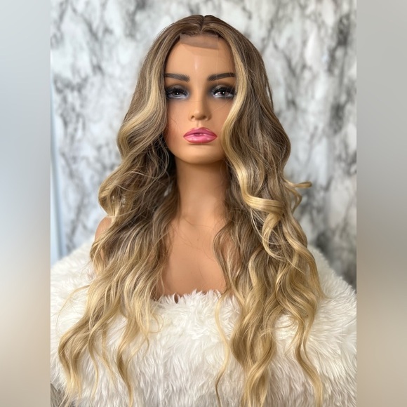 26 in lace front Closure 4x2 dark root blonde balayage Curly Wig - Picture 8 of 9